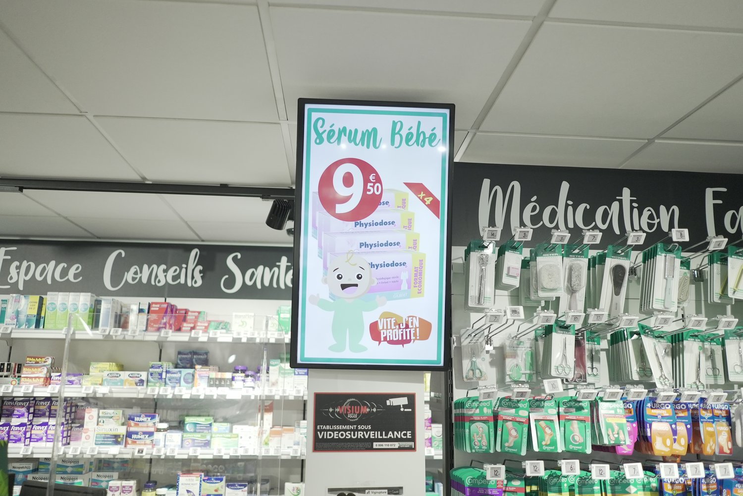 ecran dooh pharmacie